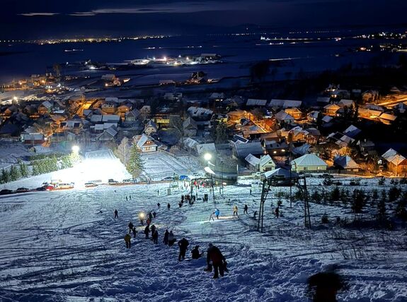 Közösségi csúszással álltak ki a csíksomlyói sípályáért