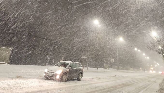 Riasztás: Havazás, ónos eső és hófúvás vasárnap reggelig
