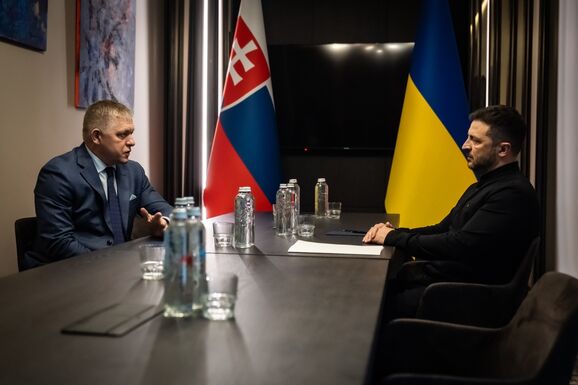 Fico figyelmeztet: leállíttatja az Ukrajnába irányuló áramszállítást