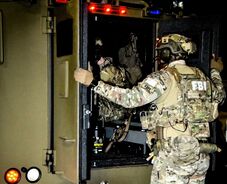 Lelőttek egy fegyveres behatolót Donald Trump floridai otthonának őrzött területén