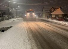 FRISSÍTVE – Hó lepte be az országot – Több országút járhatatlan kidőlt fák miatt, több ezren maradtak áram nélkül