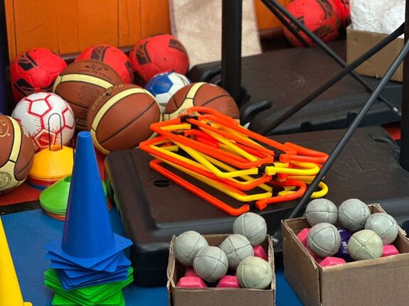 Óvodák és sporttermek kaptak új felszereléseket Csíkszeredában