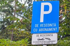 Két bérlő egy parkolóhelyre? – Megosztott parkolási rendszert tesztel az erdélyi város