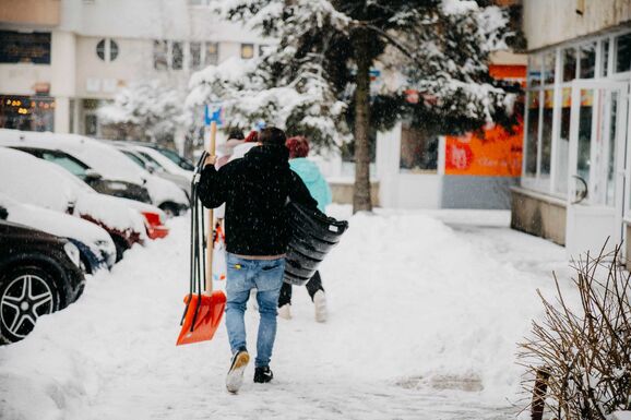 Csíkszereda: kötelesség az ingatlan előtti járdáról a hó eltakarítása
