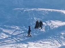 „A sípálya nem divatbemutató” – Szoknyába öltözött nő sétált a Keresztényhavason