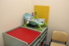 Tízgyermekes édesanya hagyta a kórház pelenkázójában koraszülött kisfiát – Küzdenek a baba életéért