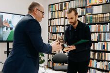 Posztumusz Pro Urbe díjat adományoztak Tövissi Zsolt építésznek Csíkszeredában