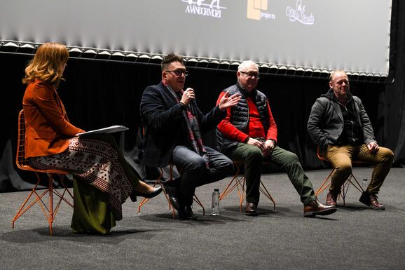 Ember maradj: ha nem vagy az, rajongóvá tehet az Ákos-film