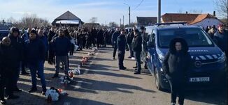 Feszültség és számonkérés Csenében: a 13 éves elkövető anyja is bűnrészes a szomszéd szerint