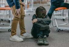 Áldozatok és elkövetők egy rendszerben: a romániai gyermekvédelem vakfoltjai