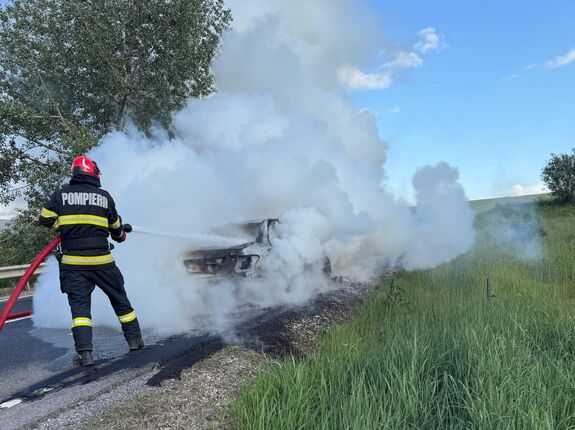 Kiégett egy személyautó Maroshévíz közelében
