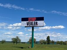 Eljárás indult a StopVexler feliratú reklámtáblák miatt