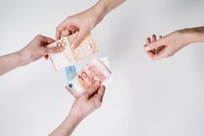 Rendet tesz a pénzváltóknál az ANAF: a szolgáltatók 85 százalékánál találtak szabálytalanságot