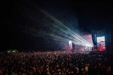 Hamarosan kezdődik a VIBE Fesztivál: jön Azahriah és Inna is