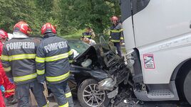 Kamionnal ütközött a személygépkocsi, egy 73 éves nő a helyszínen elhunyt