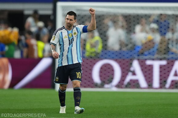 Foci-vb: büntetőt rontott, de akcióból történelmet írt Messi