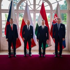 Szorosabbra fűzik a visegrádi együttműködést – Gödöllőn tárgyalt a négy kormányfő (VIDEÓ)