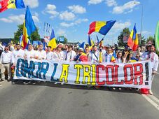 Marosvásárhelyen ünnepli a román zászló napját az AUR – Felvonulást szerveztek (VIDEÓ)