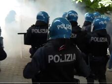 Anarchistákkal csapott össze a rendőrség Torinóban (VIDEÓ)
