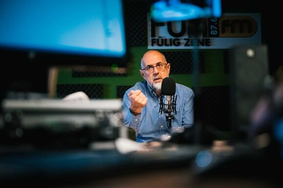 Politikai káosz: Az RMDSZ a régi koalíció újraépítésében látja a megoldást (INTERJÚ)
