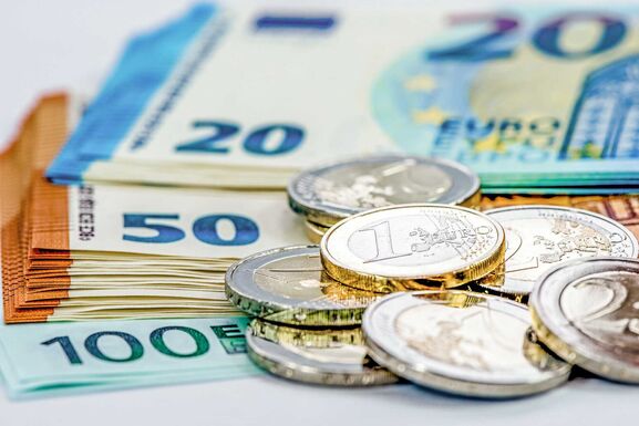 Ismét rekordott döntött az euró árfolyama