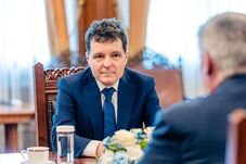 A kormány után jöhet az államfő – Nicușor Dan felfüggesztését kezdeményezi Șoșoacă pártja