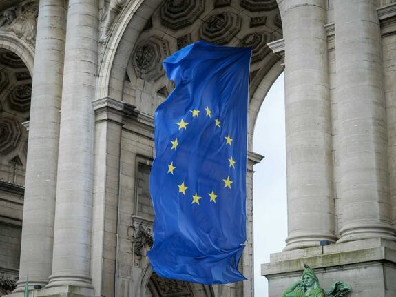 Eurobarométer: a stabilitás szigetének látjuk az EU-t, de a drágulástól félünk 