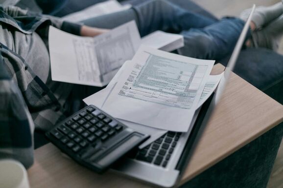 Sokan fellélegezhetnek: fontos változás jön az e-Factura rendszerében