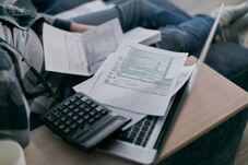 Sokan fellélegezhetnek: fontos változás jön az e-Factura rendszerében