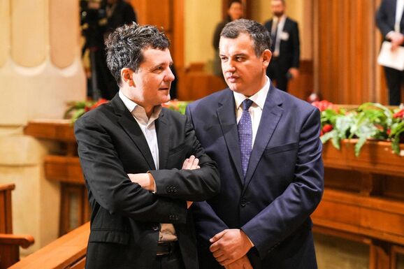 Elnöki kormány és egyesülés Moldovával? – Új többséget alakítana Tomac mögé Nicușor Dan 