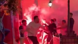 Csúnyán összeverekedtek az Arsenal és a PSG szurkolói Budapest utcáin (VIDEÓ)