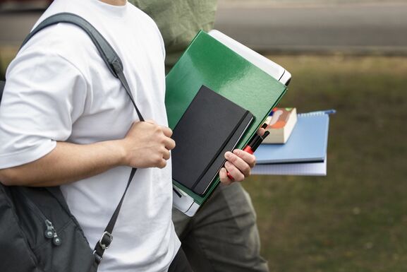 Mérföldkő: a lefordítottakkal szemben elsőbbséget élveznek a magyar nyelven írt tankönyvek