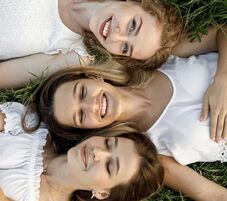 Nők Romániában: tarolnak a doktori képzéseken, de még mindig 11 évesek is szülnek