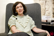 „Az erdélyi embert gyanakvóvá teszi, ha valami könnyű, számára a nehéz a természetes” – Mi fér bele egy kávéba? Botházi Mária íróval