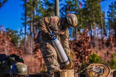 Az USA felpörgeti a fegyvergyártást