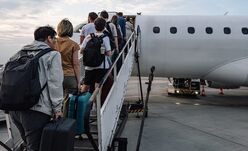 Bolojan: Eddig több mint ezer román állampolgárt szállítottak haza a Közel-Keletről