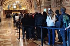 Szászezrek szeretnék látni Szent Ferenc földi maradványait