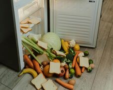 Percenként egy teherautónyi élelem kerül szemétbe – Tippek a megelőzésre