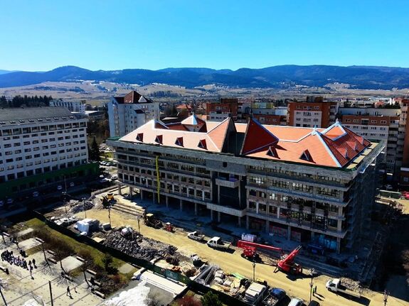 Látványos előrelépés a csíkszeredai megyeháza felújításánál (VIDEÓ)