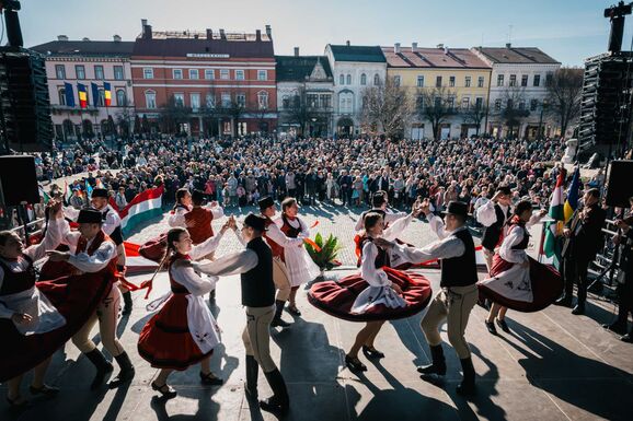 „Bonyolult időkben jó iránytű és összetartás kell” – Így ünnepelt a magyarság Kolozsváron