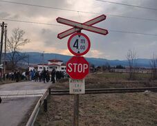 FRISSÍTVE – Szekeret ütött el a vonat Csíkszeredában – Egy nő meghalt, egy csecsemő életveszélyben