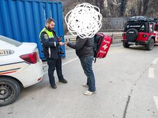 Zavartan viselkedő férfi a Transzfogarasi úton – Gyalog indult Kolozsvárról a Bâlea-tó felé?