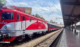 Eltörött a sín, elakadtak a vonatok