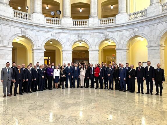 Nem egyezkedik az AUR a jelenlegi kormánypártokkal