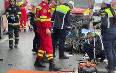 FRISSÍTVE – Kamion és személyautó ütközött Kolozs megyében: öt ember életét vesztette