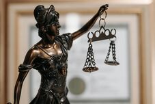 Magyarország megvonta a politikai menedékjogot lengyel ellenzéki politikusoktól