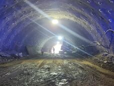 FRISSÍTVE – Súlyos munkabaleset: két munkásra ráomlott a föld az A1-es autópálya épülő alagútjában