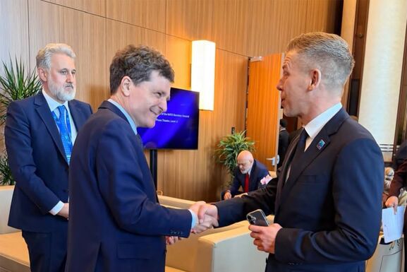 Ankarában találkozott Nicușor Dan és Magyar Péter