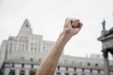 A pártokkal tárgyalnának a szakszervezetek az új közalkalmazotti bértörvény tervezetéről