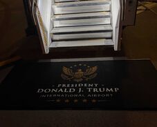 Donald Trump nevét viseli csütörtöktől egy nemzetközi repülőtér